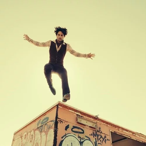 Μέσα σε ένα σάκο βάλτε σάτιρα και στοχοποίηση…