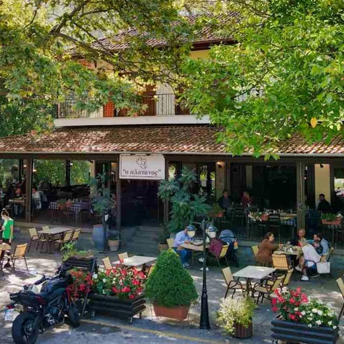 "Πλάτανος"  Καλαμπάκας:  μια παραδοσιακή ταβέρνα που εξελίσσεται τολμηρά