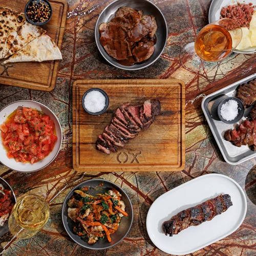 To 'OX Athens' γιορτάζει δύο χρόνια ζωής και ψήνει μαζί με τους Nomade et Sauvage