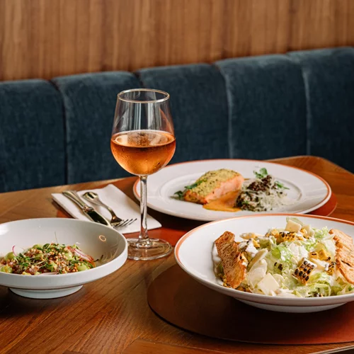 "Nice n Easy Piraeus Tower": Ένας πολυδιάστατος προορισμός γεύσης και ψυχαγωγίας στον Πειραιά