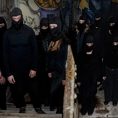 "Από την κερκίδα του γηπέδου στη σκηνή του θεάτρου", τελικά οι οπαδοί είναι τέρατα ή άγιοι;