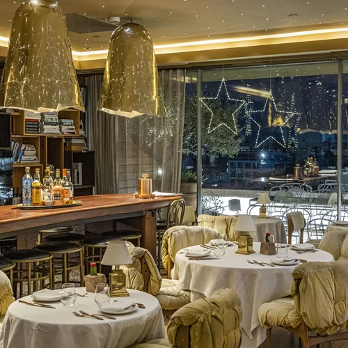 "New Hotel": Γιορτές με λάμψη with a twist