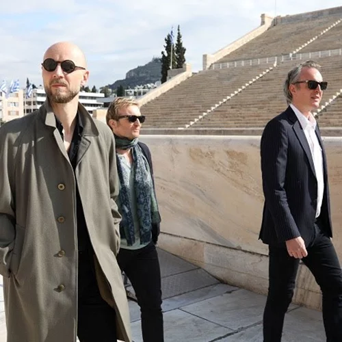 Madrugada: "Πάντα νιώθαμε πως η μουσική μας ήταν γραφτό να παίζεται σε στάδια"