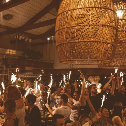 Η Ναταλία Δραγούμη μαθαίνει πώς γλεντάει η Θεσσαλονίκη στο "Mamalouka"