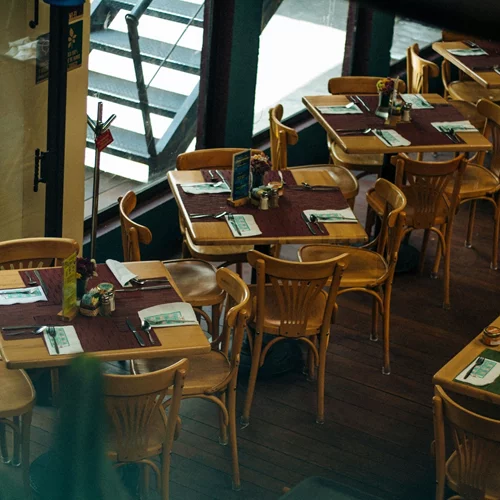 Πόσο προσιτό είναι τελικά το φαγητό στα εστιατόρια Αθήνας και Θεσσαλονίκης;