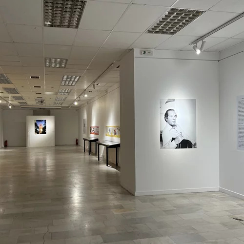 Ξεναγήσεις για το κοινό στην έκθεση "Νάσος Δάφνης, City walls: Από τη Νέα Υόρκη στην Αθήνα 1969-2023"