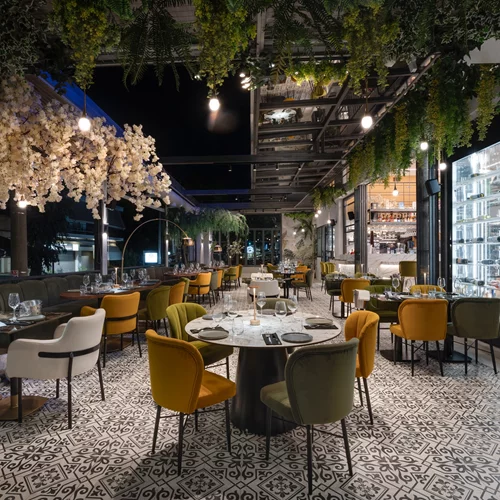 Video walkthrough: H Ναταλία Δραγούμη για steak & lobster στο "Moocasa"