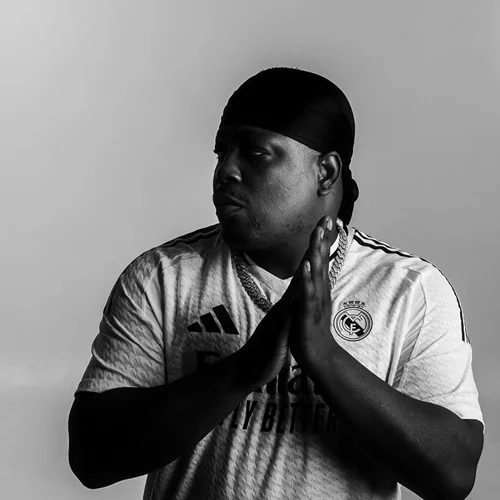 Moose: "Η ραπ σκηνή έχει ανέβει γιατί οι καλλιτέχνες της εκπροσωπούν πολλά παραπάνω από τα στερεότυπά της"