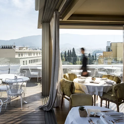 Το κυριακάτικο brunch με θέα επιστρέφει στο New Hotel