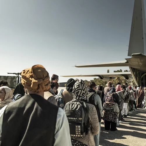 Στο "Kabul" βλέπουμε μία πόλη να πέφτει