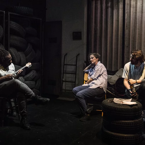 "Στέλιος Κασόνγκο": Συνεχίζεται η παράσταση του πρωτότυπου ελληνικού έργου στο Θέατρο Επί Κολωνώ