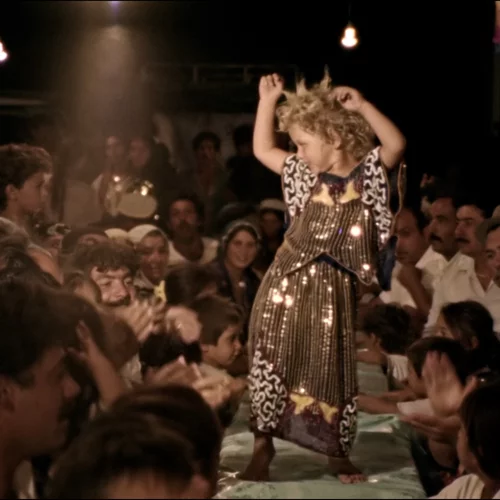 "ROM": Ο Μενέλαος Καραμαγγιώλης μιλά για το ντοκιμαντέρ που άλλαξε το πώς βλέπουμε τους Ρομά