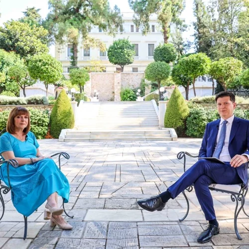 Το σημερινό αφιέρωμα της ΕΡΤ για τα 50 χρόνια από τη Μεταπολίτευση