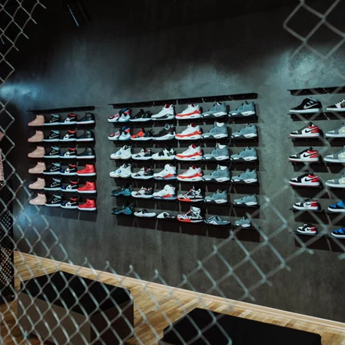 6 μαγαζιά στο κέντρο της Αθήνας με τα πιο φρέσκα sneakers