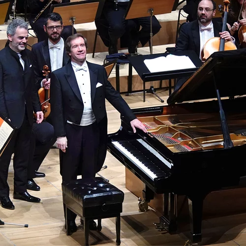 Σπουδαίες ερμηνείες πιανιστικών κοντσέρτων Ραχμάνινωφ από Λουγκάνσκυ & Μάνγκοβα σε συναυλίες της ΚΟΑ