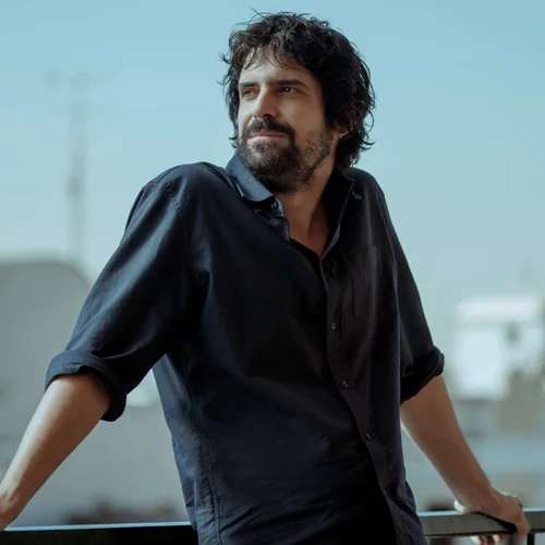 Το "The New Years" είναι η σειρά του μήνα στο Cinobo