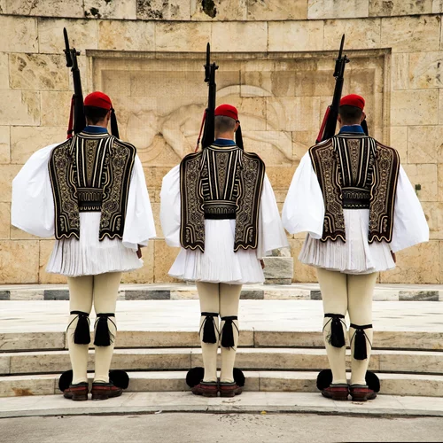 Ένα Σάββατο και τρεις Αθήνες