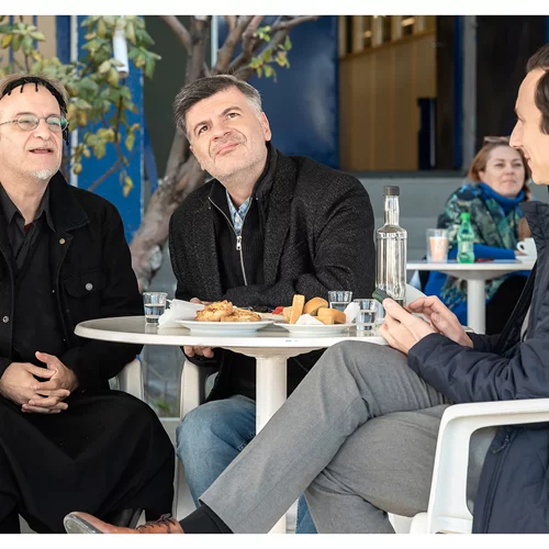 Τα "Νούμερα" γίνονται… σύντεκνοι