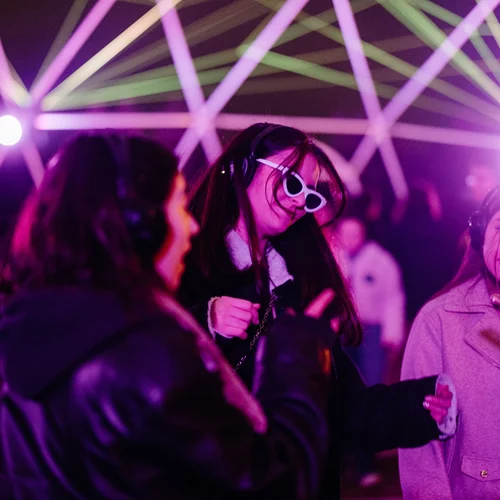 Advent calendar 21/12: Έτοιμοι για Silent Disco Party;