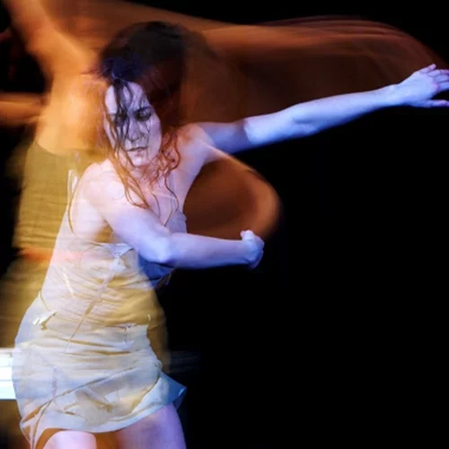 Η παράσταση σύγχρονου τσίρκου και χορού "Μυστήριο 109 Το Σωματίδιο Higgs" έρχεται στην Ελευσίνα