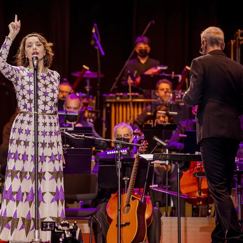 Διπλό ραντεβού με την αισθησιακή Luz Casal