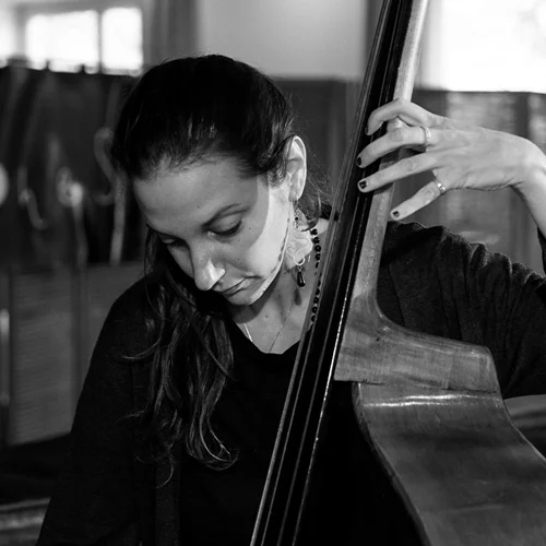 "αϊζο": Ένα μουσικό πείραμα της Νεφέλης Σταματογιαννοπούλου