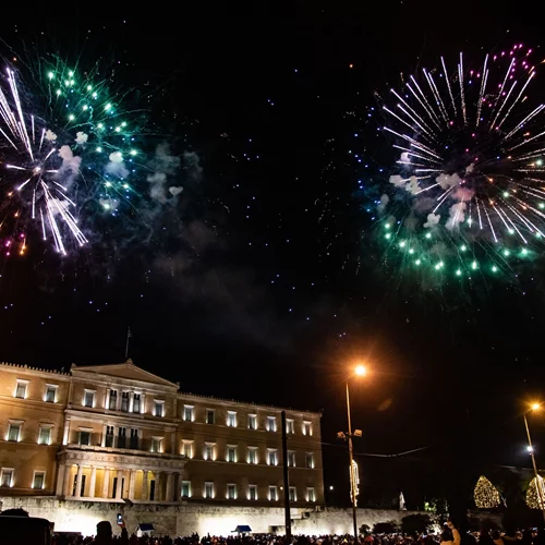 Ο Δήμος Αθηναίων μεταμορφώνει την πόλη σε ένα μαγικό χριστουγεννιάτικο σκηνικό