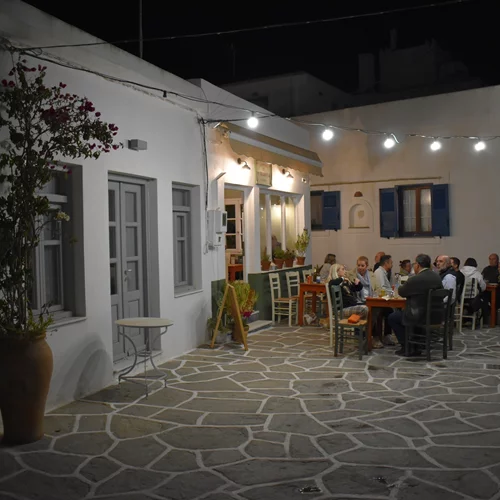 Γιατί φέτος το καλοκαίρι όλοι στην Πάρο μιλούσαν για την "Πεζούλα"