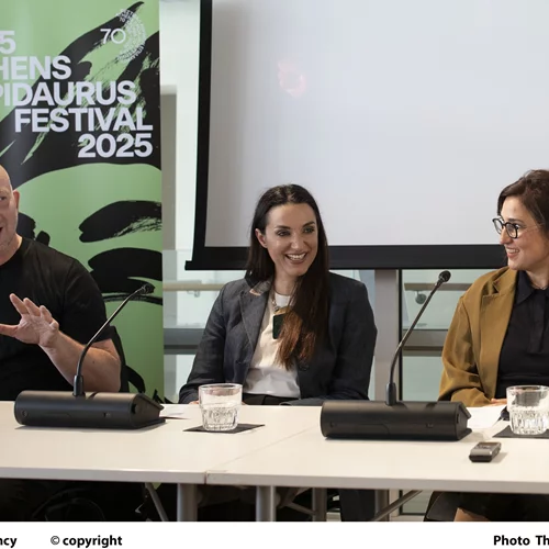 O Ούλριχ Ράσε για την "Αντιγόνη" που σκηνοθετεί στην Επίδαυρο: "Η δημοκρατία και οι νόμοι ζουν μια διάβρωση"