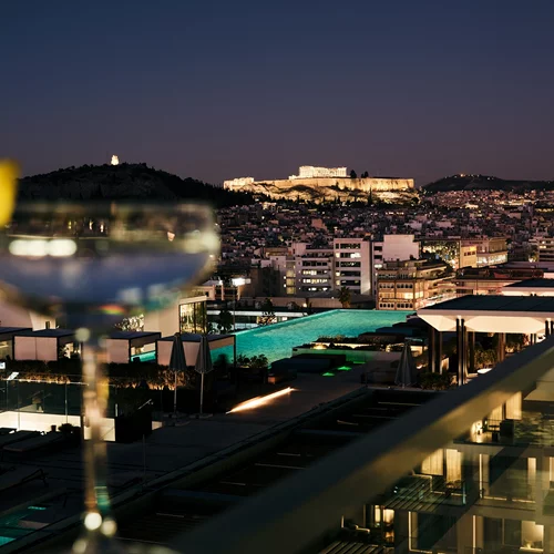 Το "Grand Hyatt Athens" είναι ένας καλοκαιρινός προορισμός από μόνος του