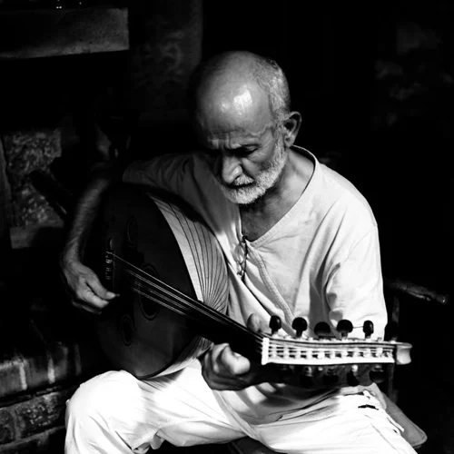 "Αντιγράμματα": Ένα ανατρεπτικό αφιέρωμα στον Γιάννη Σκαρίμπα