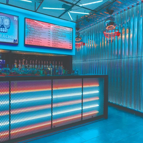 "Borracho Street Bar": Τα δυτικά θέλουν βόλτα με κοκτέιλ στο χέρι