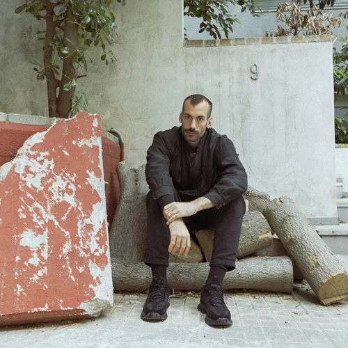 Ο  Γιώργος Αθανασίου γύρισε μία ταινία για "την ανάγκη μας να μην νιώθουμε μόνοι"