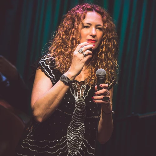 "Brazilian Romance" στο Theatre of the No: Ένα μουσικό ταξίδι στη Βραζιλία με την Μιράντα Βερούλη