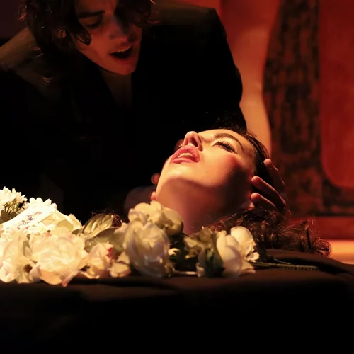 Ποιο είναι το "κορίτσι-λεοπάρδαλη", η ζωή του οποίου γίνεται παράσταση;