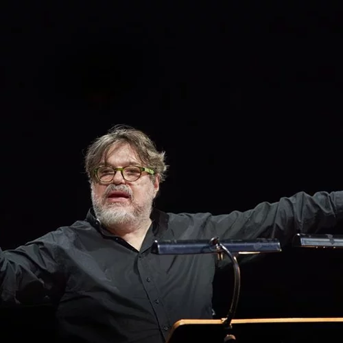 Ο Δημήτρης Παπαδημητρίου μελοποιεί Καβάφη για μία και μοναδική συναυλία στη Στέγη