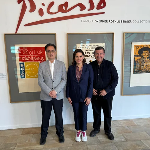 Η Όλγα Κεφαλογιάννη στην έκθεση "Pablo Picasso" στους Δελφούς