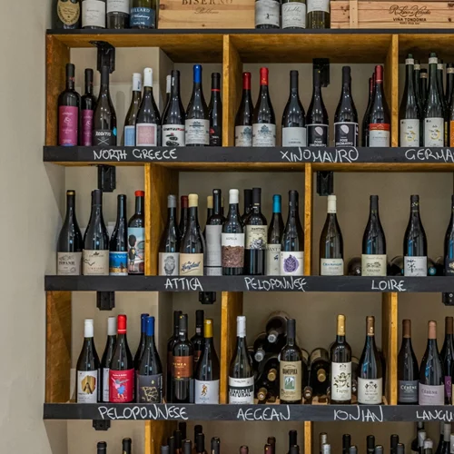 "Lost Roots": Η φίνα οινοποσία ρίχνει ρίζες στο Θησείο