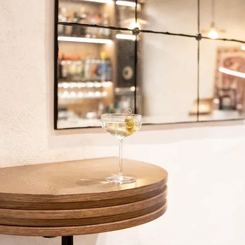 Apollo Bar, ο ευ πίνειν ναός της Λίνδου