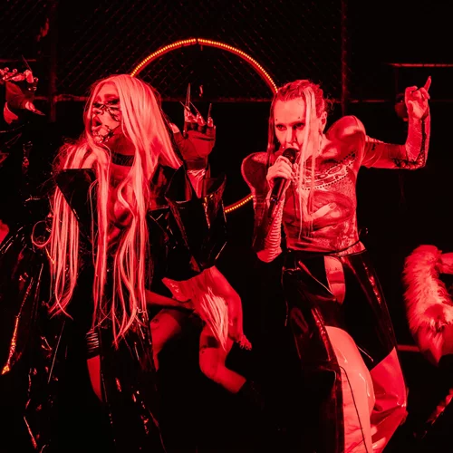 Τάμτα, τι κάνει μια pop ντίβα σε ένα από τα πιο underground techno clubs της Αθήνας;