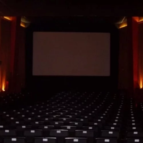 "Embassy Theater": Ο ιστορικός κινηματογράφος "Embassy" επαναλειτουργεί ως υπερσύγχρονο θέατρο