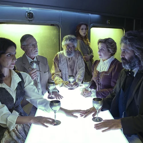 Νέες φωτογραφίες από τις "Κρυμμένες" στο Τρένο στο Ρουφ