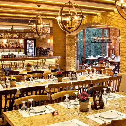 Στα Κιούρκα υπάρχει ένα εστιατόριο με ιστορία που κοιτάει μπροστά