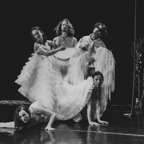 Η ομάδα "κι όμΩς κινείται" εμπνέεται από τον Ανατόλ Φρανς