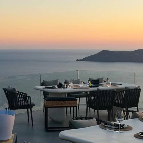 Το "Αφρόψαρο" πάει Σαντορίνη