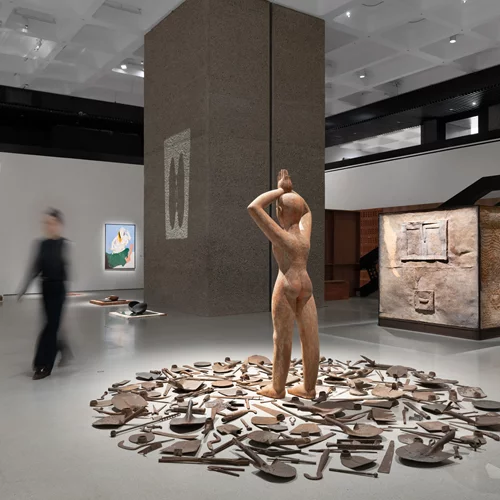 Η σύγχρονη ιστορία της Ινδίας με τα μάτια των καλλιτεχνών σε μια συναρπαστική έκθεση στο Λονδίνο