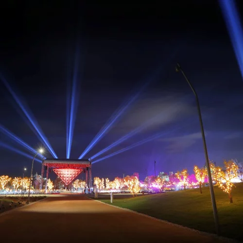 Πήγαμε στο λουσμένο από φως και χρώμα Experience Park του Ελληνικού: Είναι τελικά ένα πάρκο-εμπειρία;