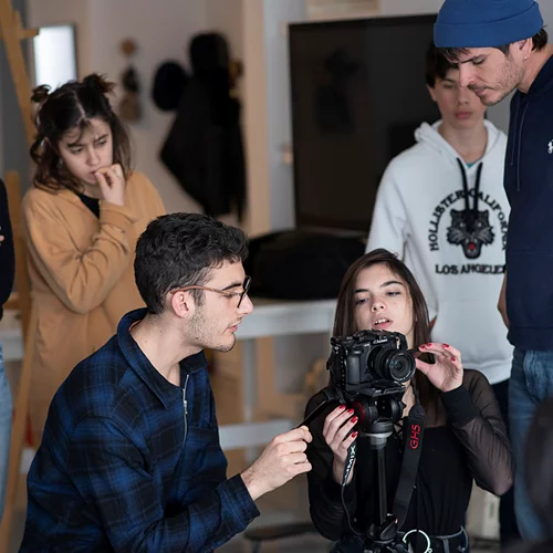 Τα δωρεάν εργαστήρια ντοκιμαντέρ για εφήβους του Exile Room συνεχίζονται και τον Μάιο