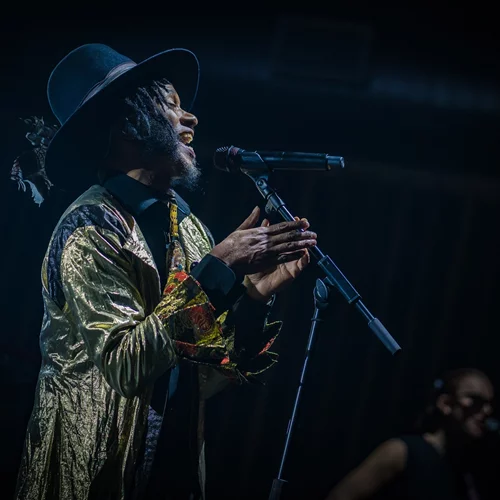 Μια νύχτα blues με ψυχή και ιστορία με τον Fantastic Negrito