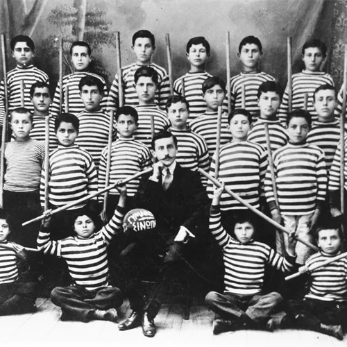 10 σύγχρονοι καλλιτέχνες μάς ταξιδεύουν στις μουσικές παραδόσεις της Μικράς Ασίας